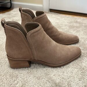 Gianni Bini suede booties size 10 used no odor always worn with socks